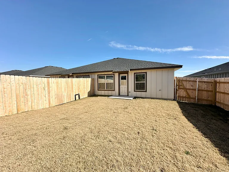905 Cherry Laurel Ln — Photo 30