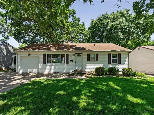 606 NE 67th Pl, Gladstone, MO 64118