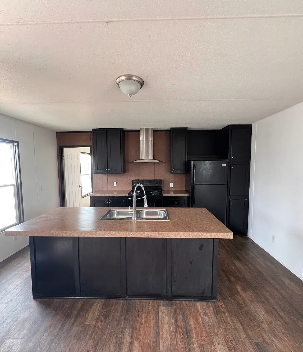 3 bed, 1008 sqft, $1,400 — Photo 1