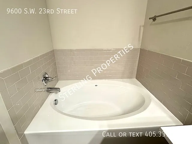 9600 SW 23rd St — Photo 22