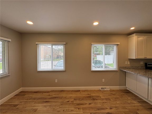 5th image of 16 Chestnut St
