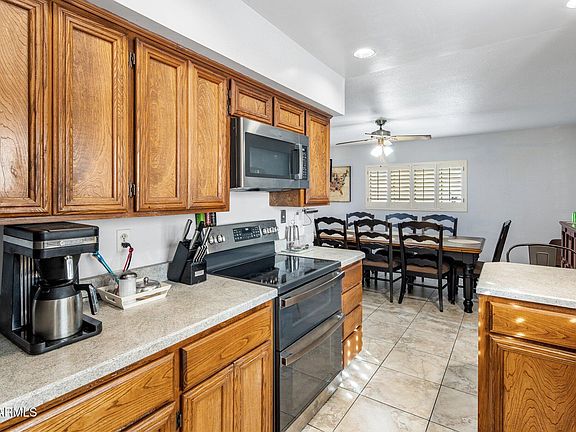 4th image of 520 W PORT ROYALE Lane
