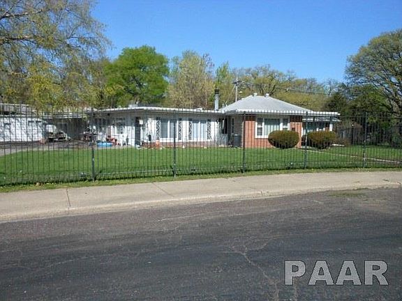 3rd image of 913 W Meadows Pl
