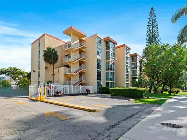 210 172nd St APT 542, Sunny Isles Beach, FL 33160
