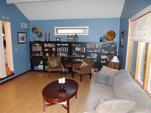 5th image of 16 Sugarbush Ln