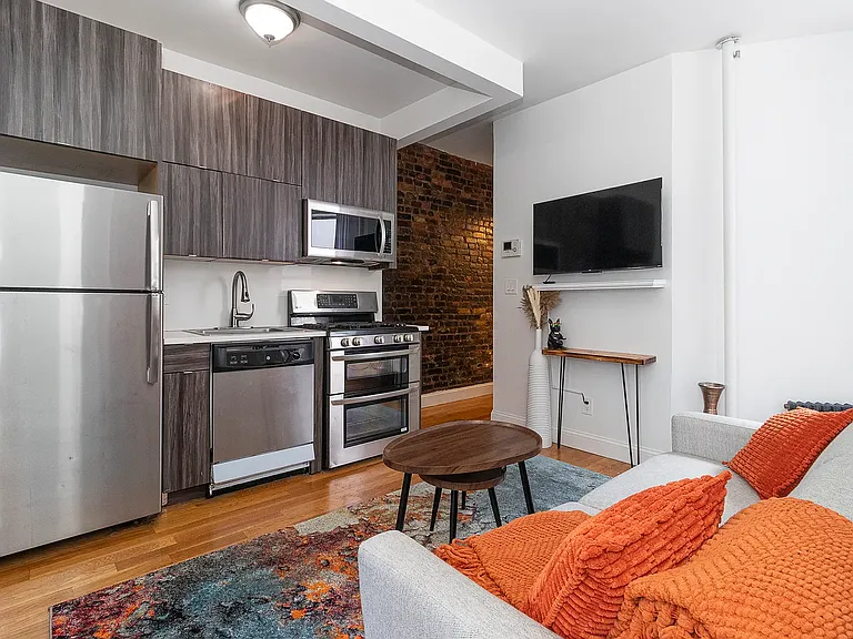 444 E 13th St #9 — Photo 5