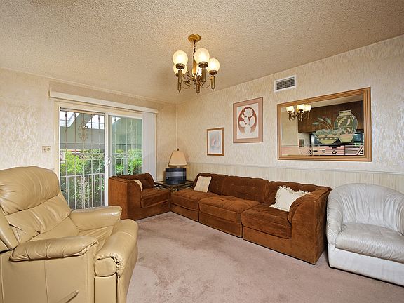4th image of 8524 Alpine Ave