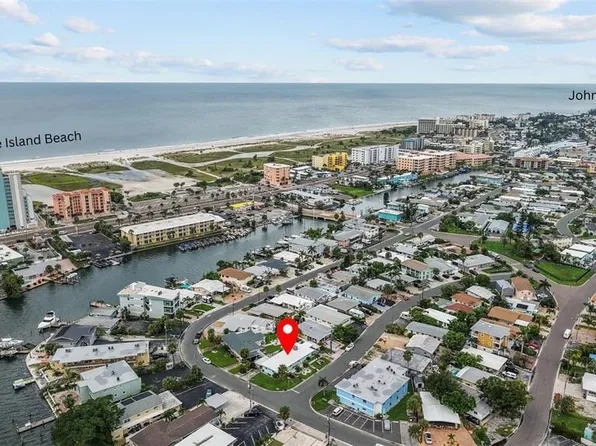 11020 2nd St E, Treasure Island, FL 33706