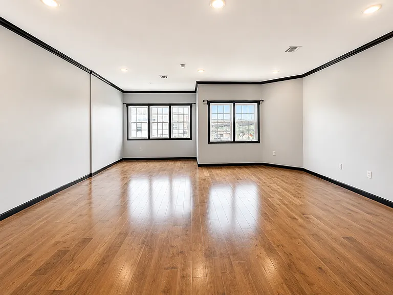 56 E 48th St #2 — Photo 5