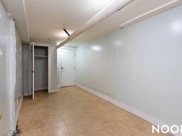86 Menahan St #1R — Photo 20