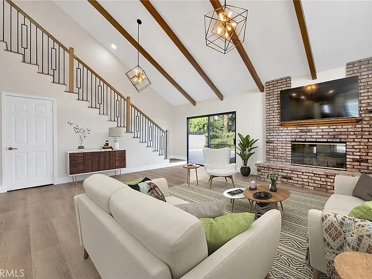 1432 N Catalina St — Photo 18