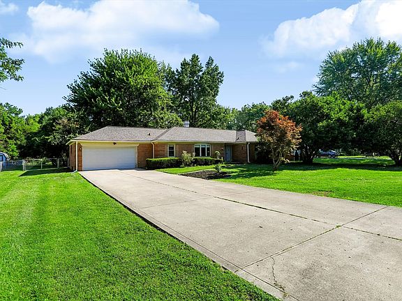 2nd image of 560 Golf Ln