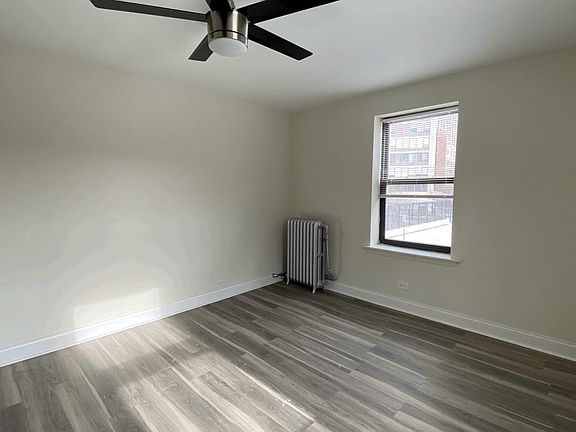 3rd image of 3935 N Clarendon Ave #310