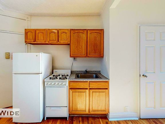 4th image of 348 E 65th St #20B