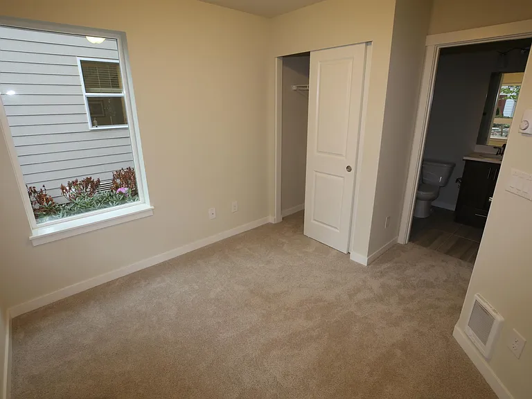 14687 36th Ct NE — Photo 5