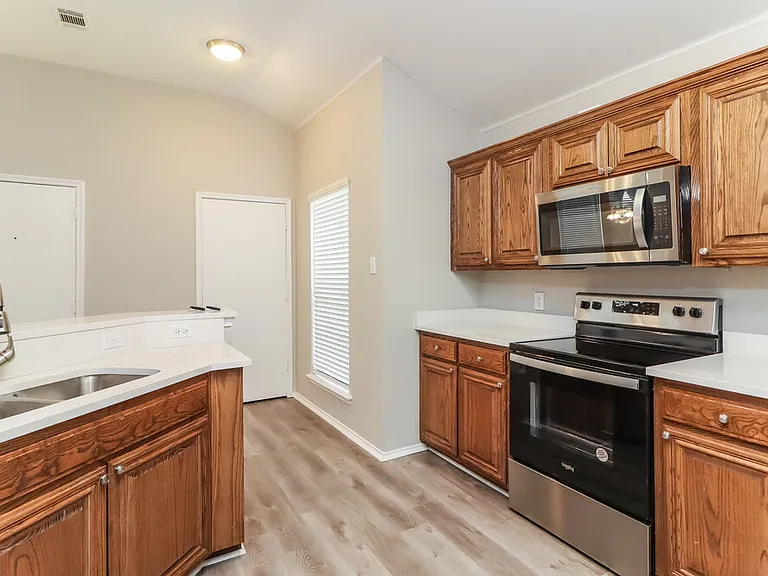 1206 Beacon Hill Dr — Photo 9