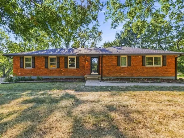 6830 NW Cross Rd, Parkville, MO 64152