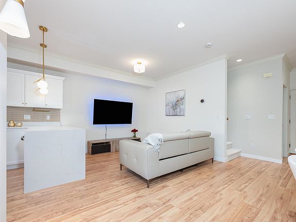 5th image of 8271 Francis Rd #2