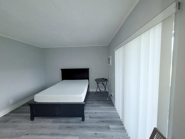 101 Hastings E #G — Photo 33