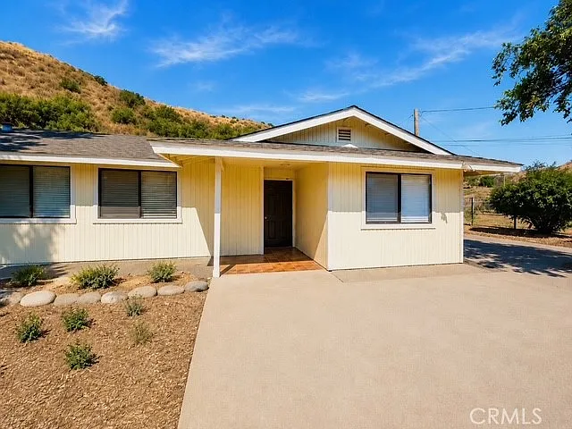 3 bed, 2100 sqft, $4,200 — Photo 1