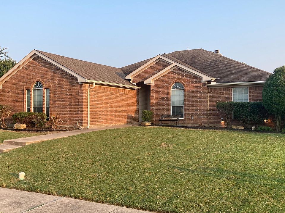 1st image of 334 Hacienda Dr