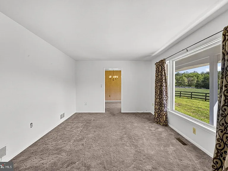 40297 Braddock Rd — Photo 29