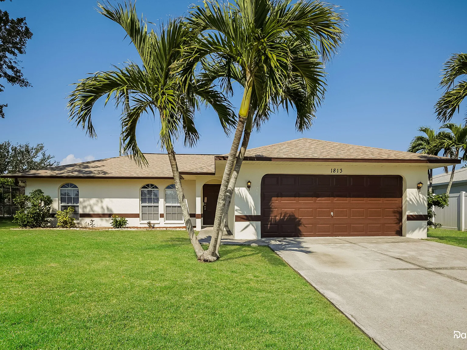 3 bed, 2.0 bath, 1329 sqft, $2,405 — Photo 1