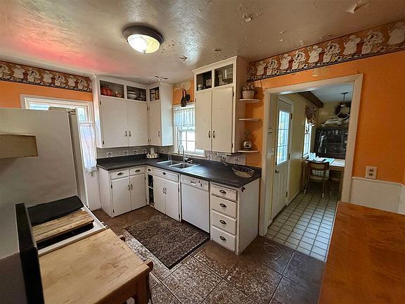 5th image of 57 Olive Ct