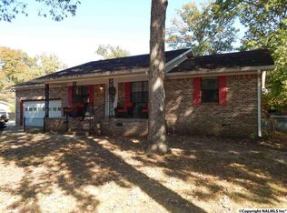 407 Shane Ln, Rainbow City, AL 35906