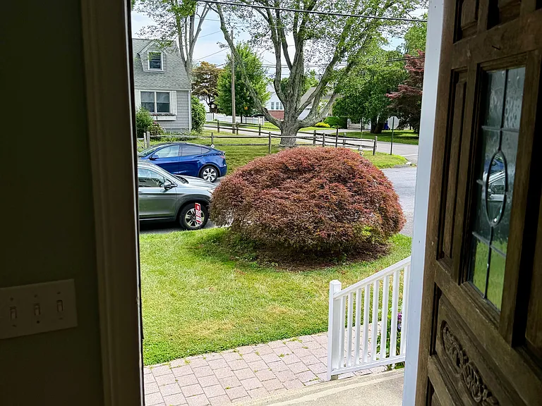 211 Hunyadi Ave — Photo 2