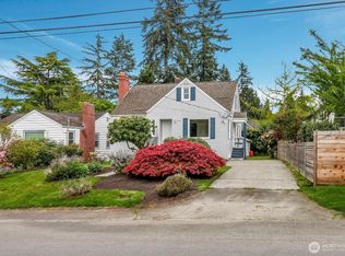 3209 NE 98th St, Seattle, WA 98115