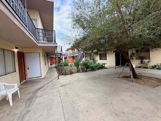 1435 Laurel Ave — Photo 24