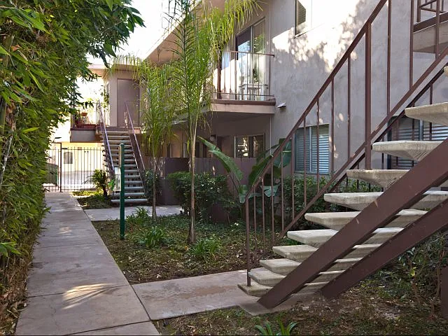 4827 Niagara Avenue San Diego, CA 92107-Elan Pacific Palms Apartment Homes Walkway