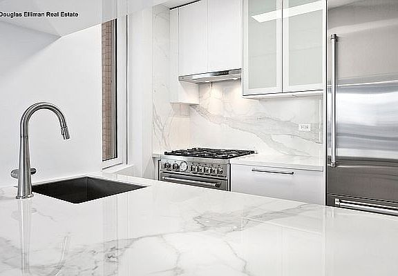 5th image of 235 E 40th St APT 15A