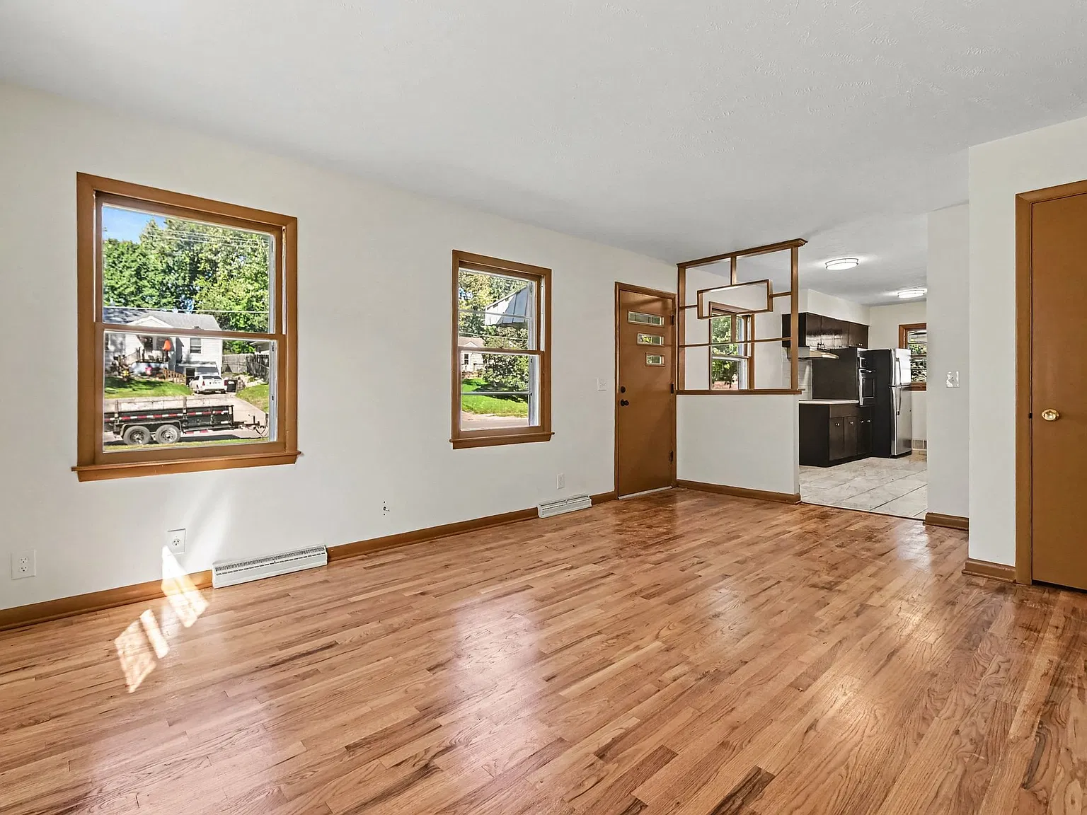 3 bed, 998 sqft, $1,650 — Photo 2