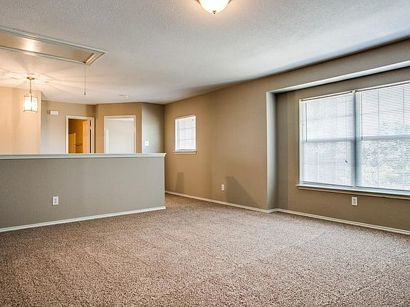 4th image of 418 Red Sage Ln