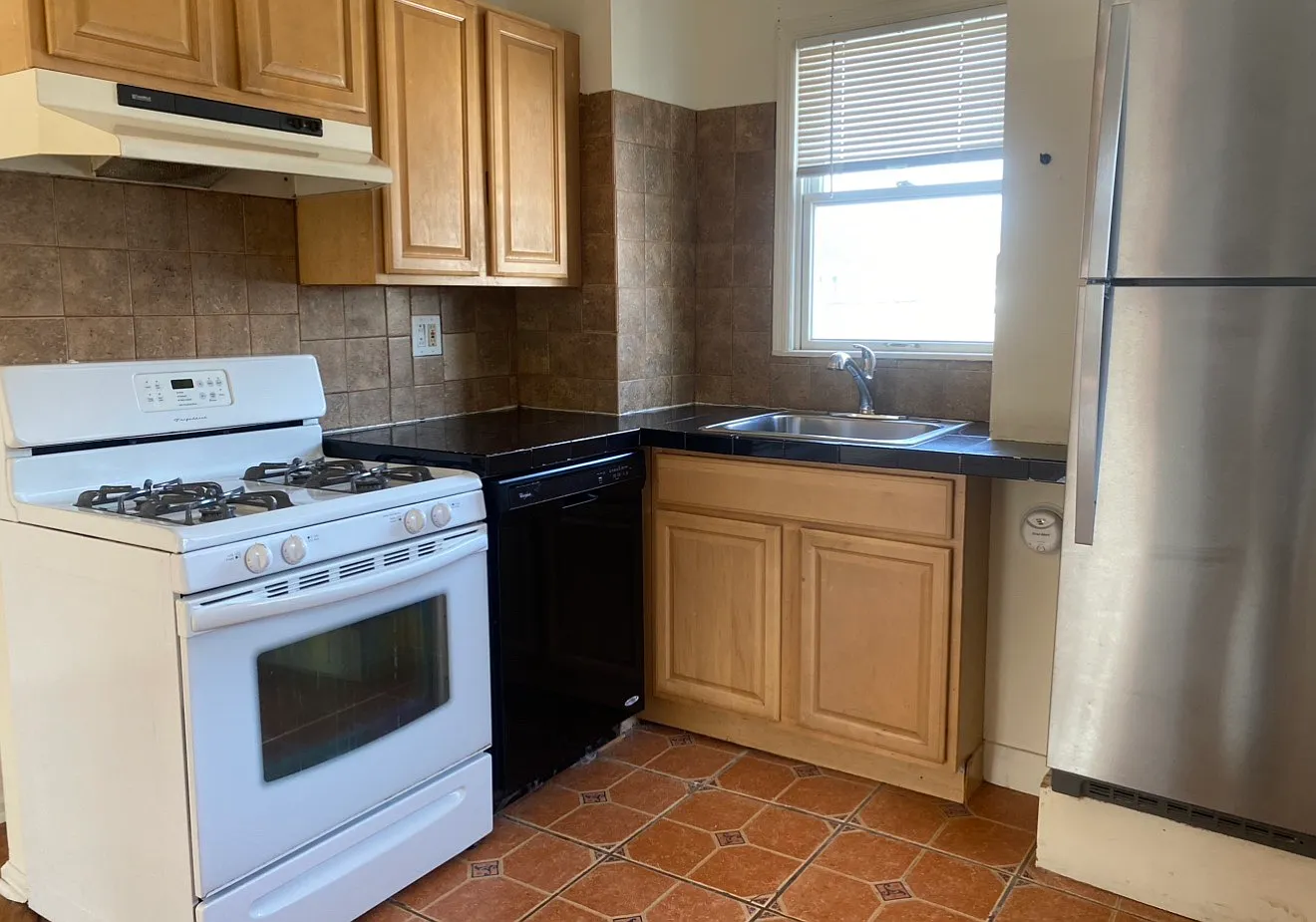 2 bed, 750 sqft, $2,500 — Photo 3