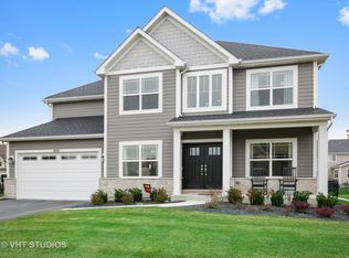 3555 Hidden Fawn Dr, Elgin, IL 60124