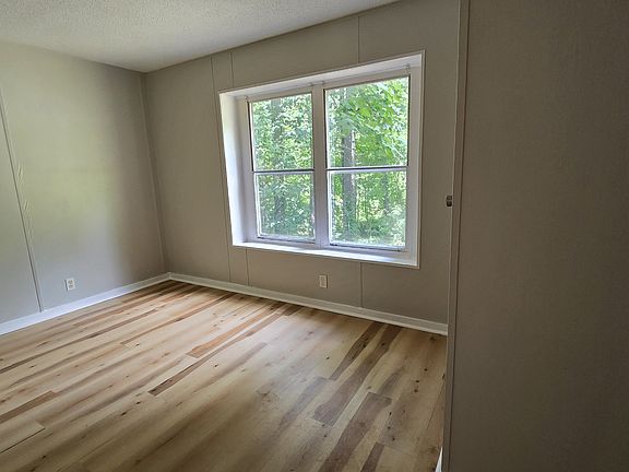 4th image of 66 Valley View Dr
