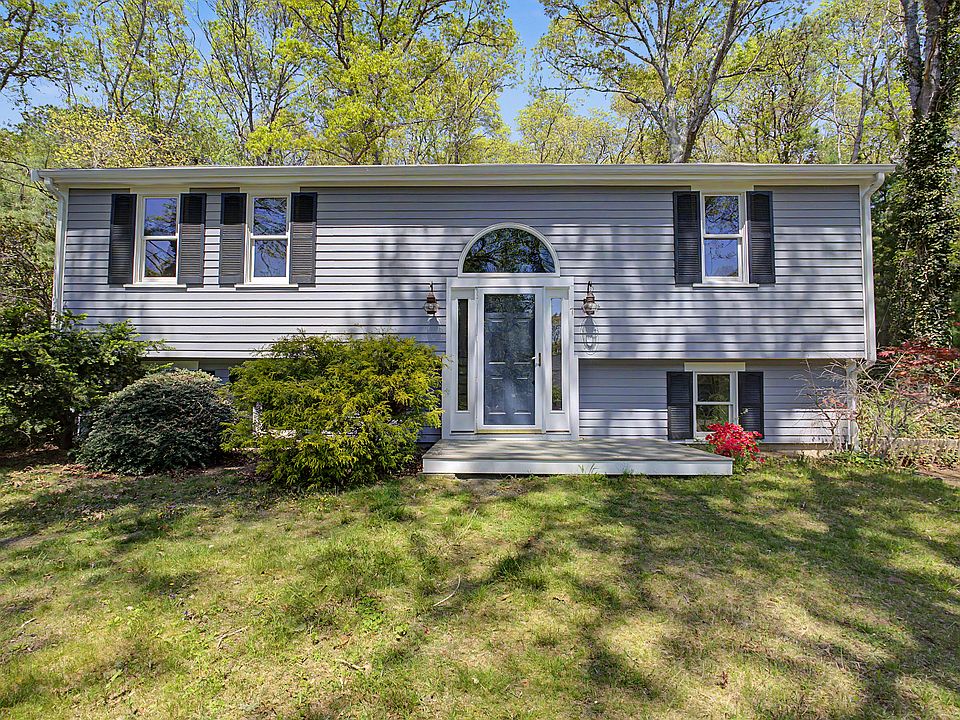 1st image of 7 Holly Ln