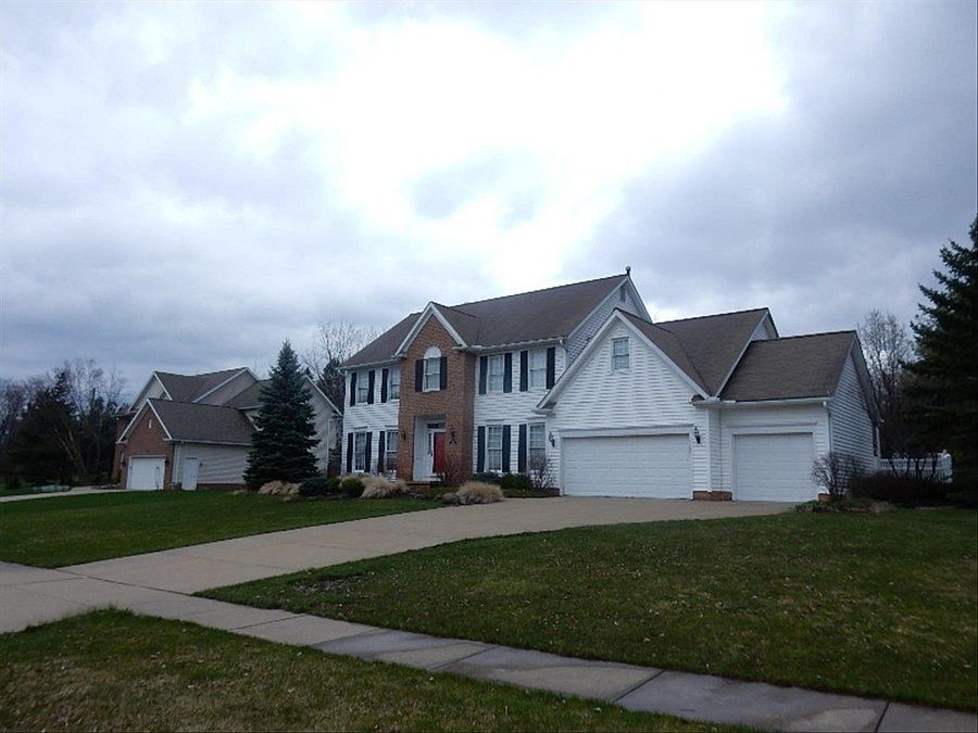 1st image of 833 Woodhaven Dr