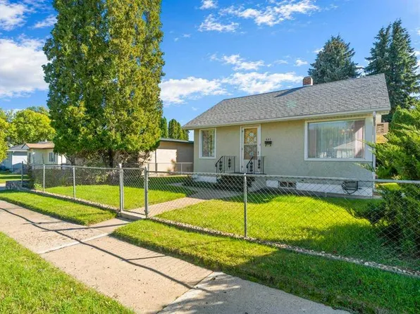 251 12th St SE, Medicine Hat, AB T1A 1V4