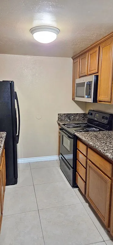 2 bed, 2.0 bath, 885 sqft, $2,500 — Photo 2