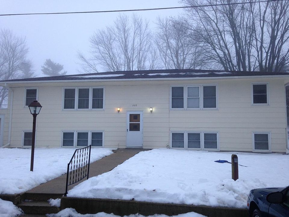 1st image of 208 Meadow Ln APT 1