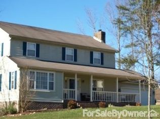402 Sweetbriar Trl, Hurricane, WV 25526