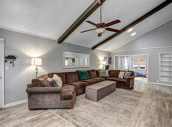 5th image of 309 Tanglewood Ln