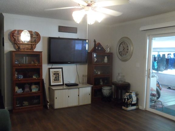 4th image of 412 SW Whitetail Cir