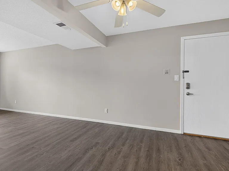 Hollow Hills Apartments — Photo 45