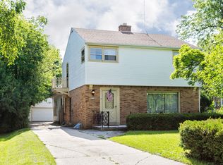 8024 N Whitney Rd, Fox Pt, WI 53217