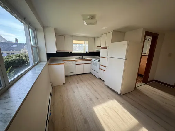 1124 Main St APT E, Waltham, MA 02451